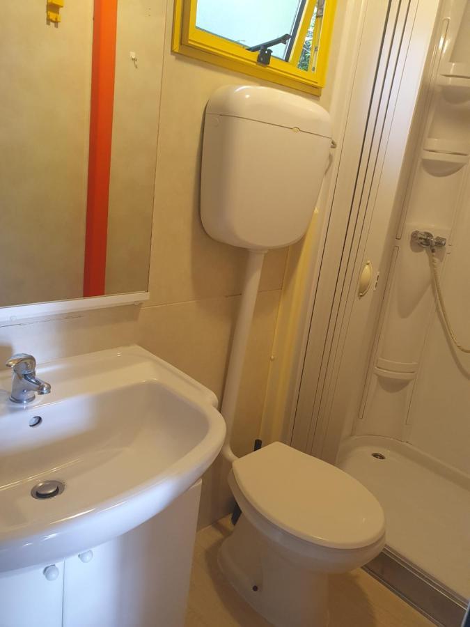 Camping No Stress Hotel โกโม ภายนอก รูปภาพ