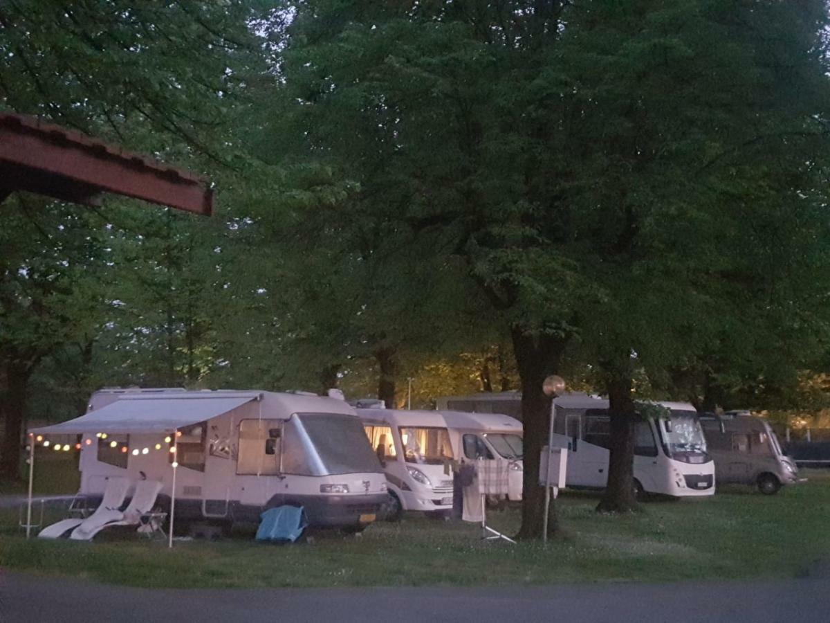 Camping No Stress Hotel โกโม ภายนอก รูปภาพ